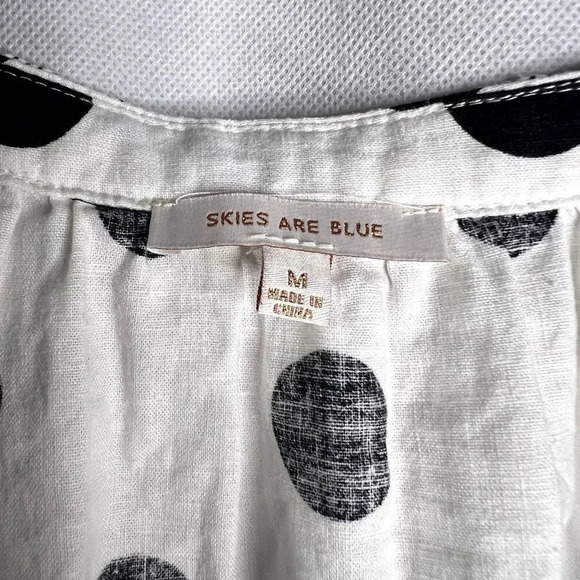 Skies are Blue Linen Blend Vneck White Black Polka Dot Blouse Size Medium - Picture 5 of 8